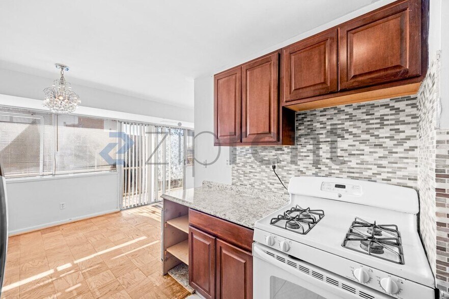 Building Photo - 5851 Quantrell Ave