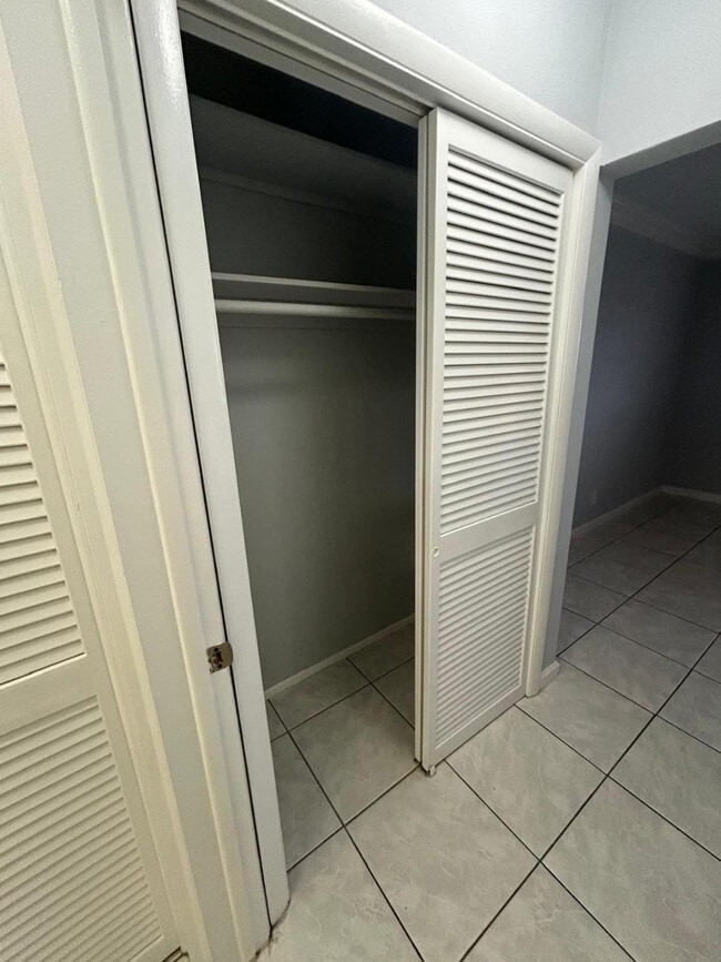 Building Photo - 1310 NW 43rd Ave