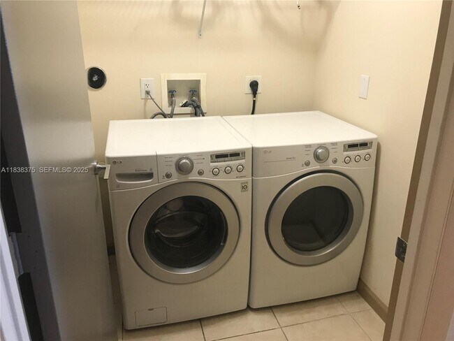 Building Photo - 3340 NE 190th St