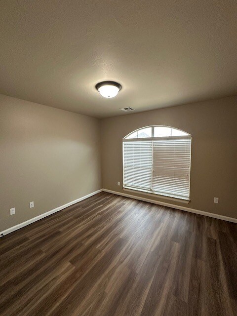 Building Photo - 640 SW 6th St