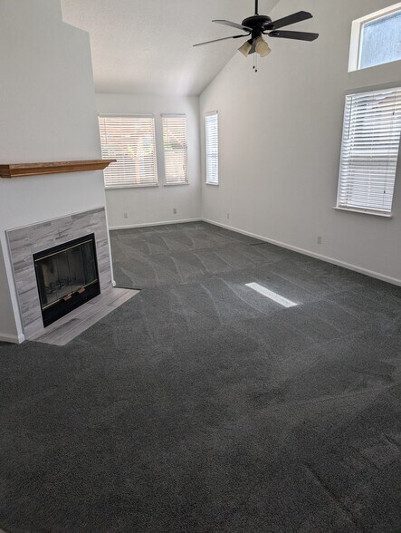 Building Photo - 1750 Lilly Ct