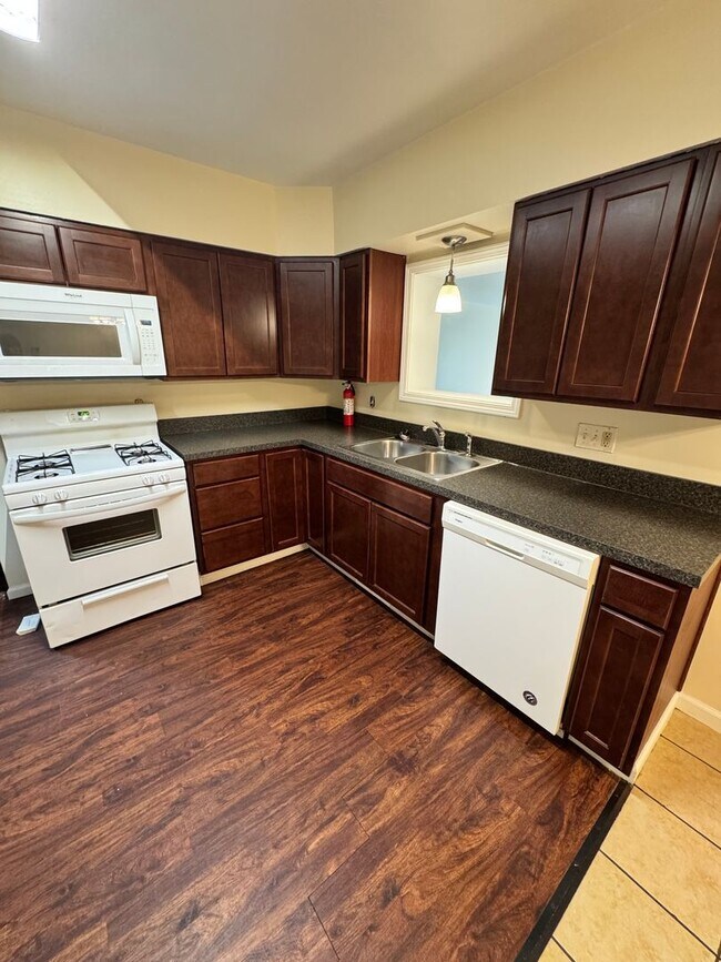Building Photo - 4409 Sunnybrook Dr