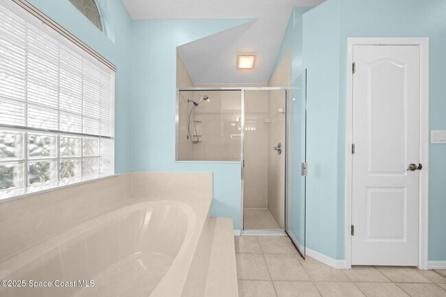 Building Photo - 908 Fostoria Dr