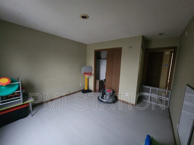 Building Photo - 931 E Wildcat Run St