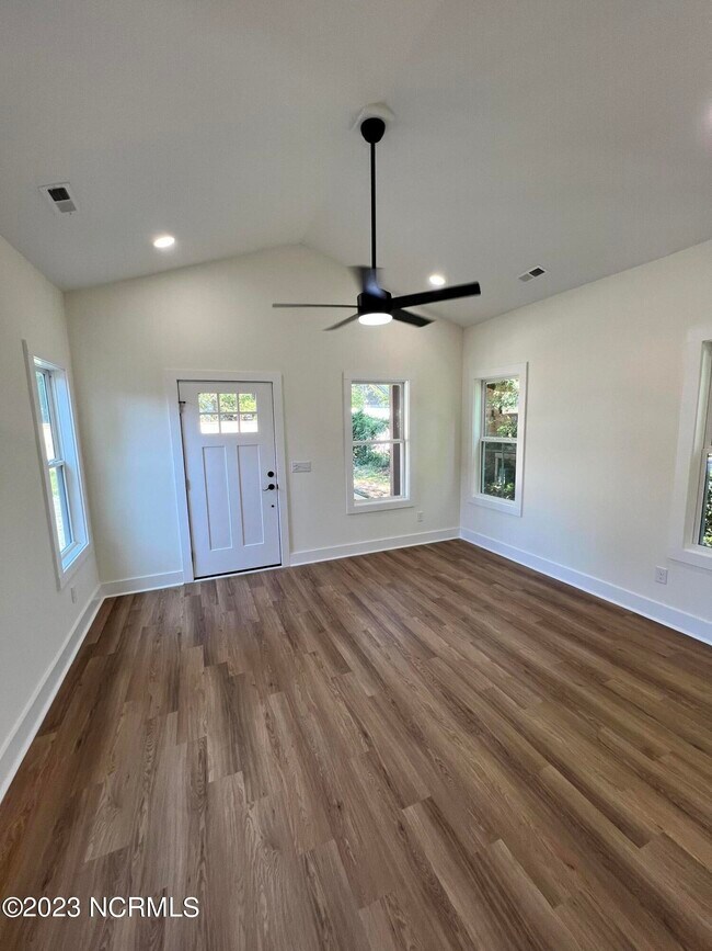 Building Photo - 4105 Peachtree Ave