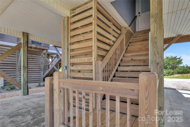 Building Photo - 1708 W Dolphin Dr