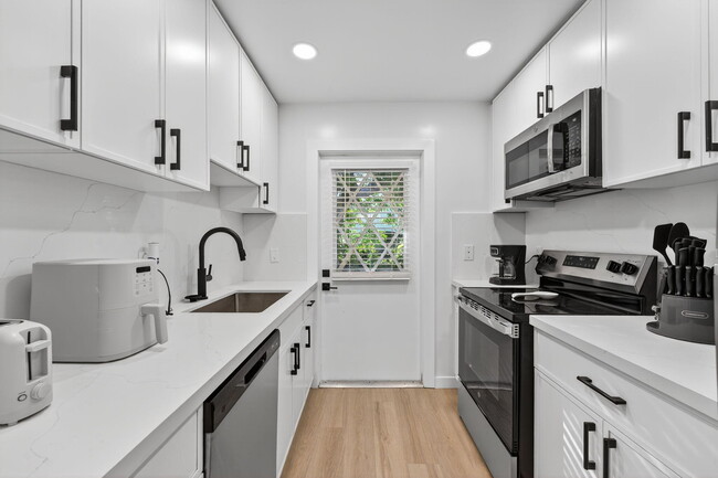 Building Photo - 800 Tropic Blvd