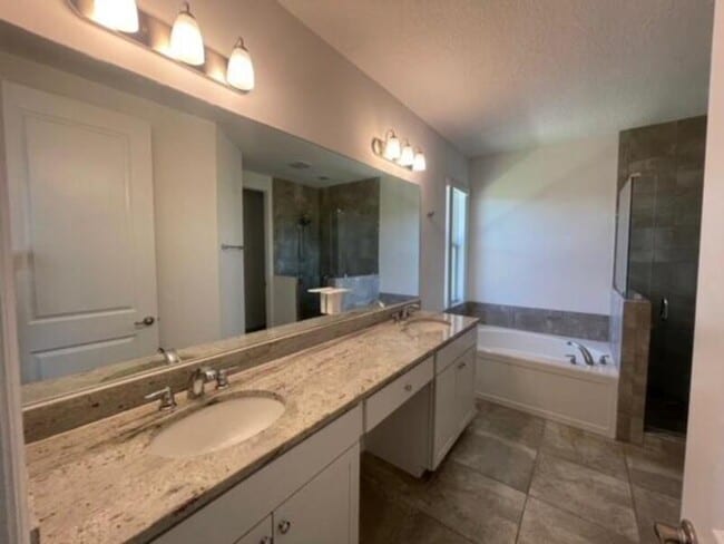 Building Photo - 12885 Trevi Isle