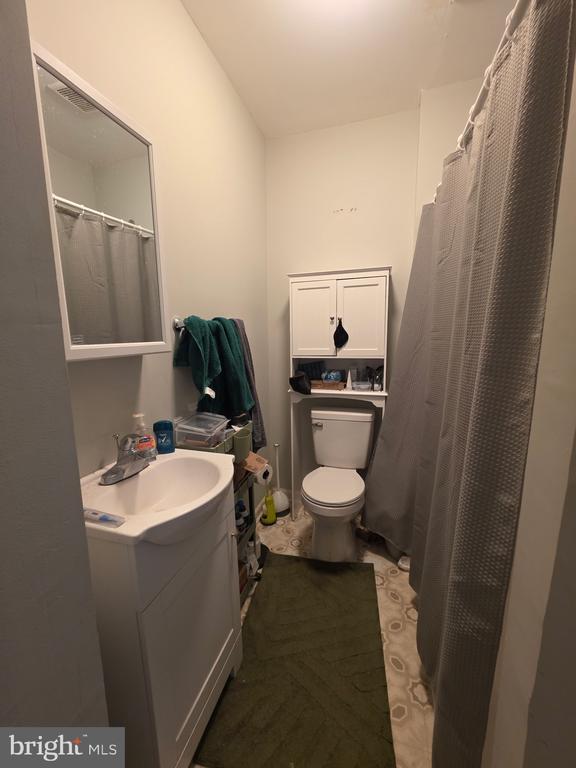 Building Photo - 106 S Patterson Park Ave