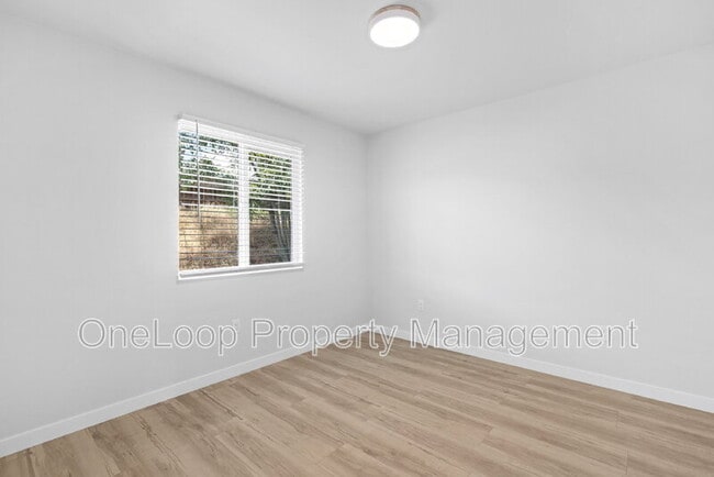 Building Photo - 6256 E Lake Dr
