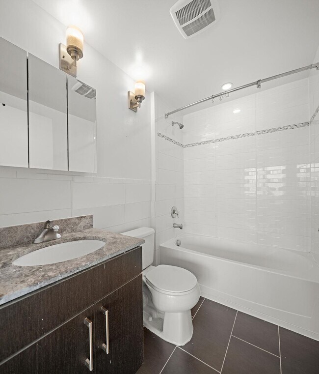 Building Photo - 1700 Park Ave