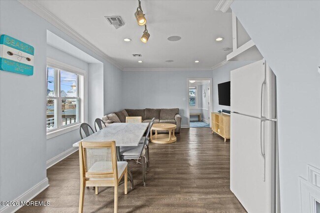 Building Photo - 106 Makin Ave