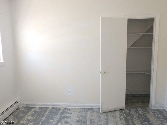 Building Photo - 83 Allen St