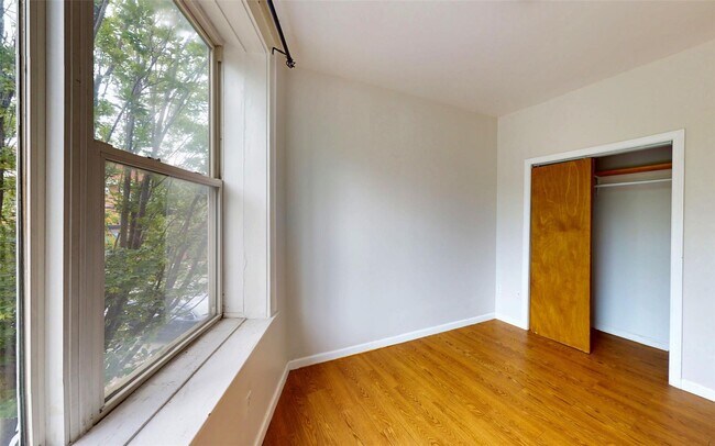 Building Photo - 475 Ashford Ave
