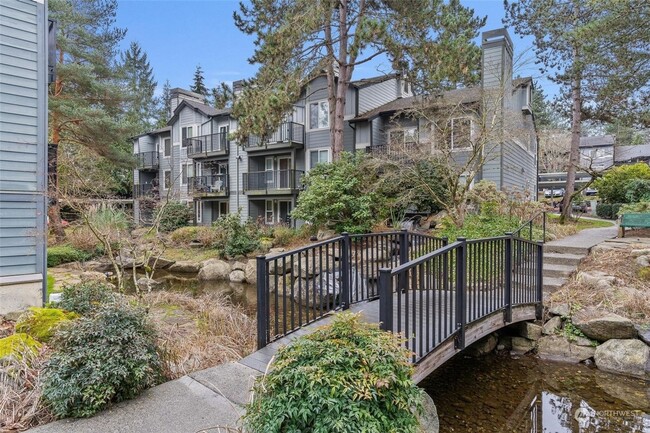 Building Photo - 2 Bed 2 Bath Totem Lake Condo