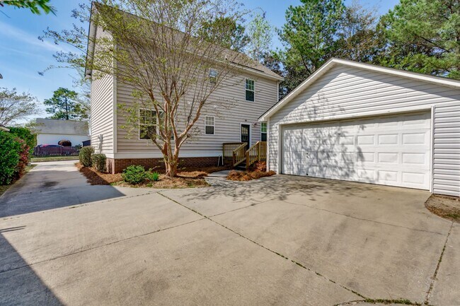 Building Photo - Stylish 3 Bedroom Home in The Sought-After Lake Carolina