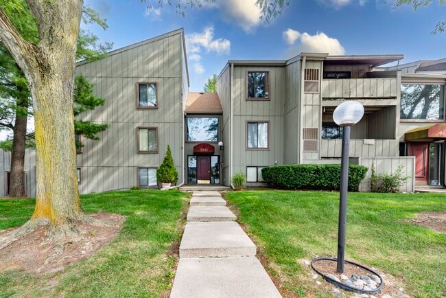Primary Photo - 9601 Bayview Dr