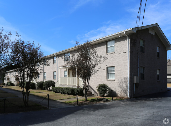 Peachtree Hills/Garden Hills - Peachtree Hills Court Apartments