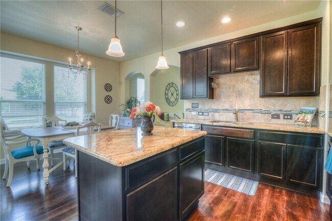Building Photo - 1412 Willow Vista