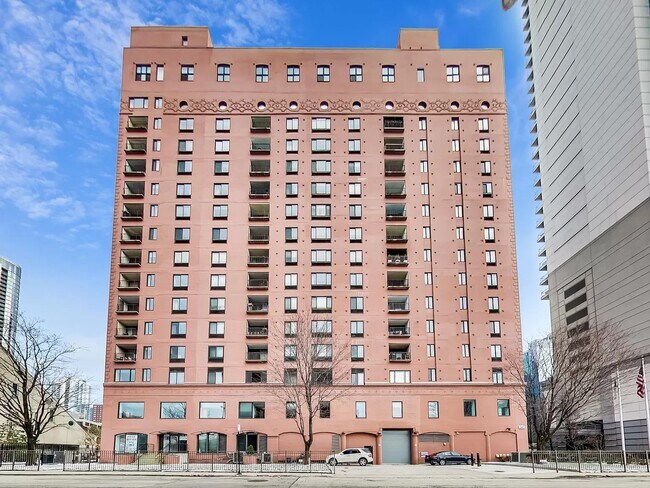 Building Photo - 345 N Canal St