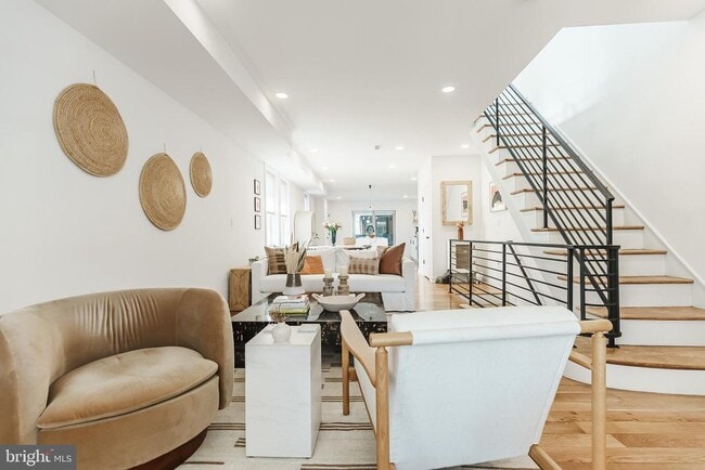 Building Photo - 2058 Poplar St