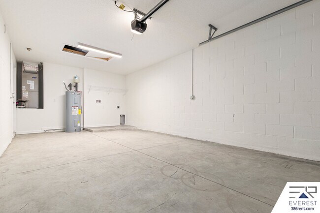 Building Photo - 16 Unimay Ct