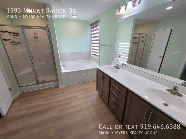 Building Photo - 1593 Mount Rainer Dr