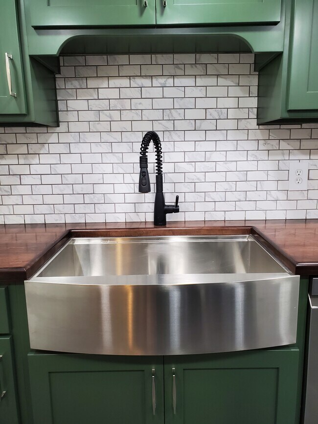 Building Photo - 189 E 2nd St