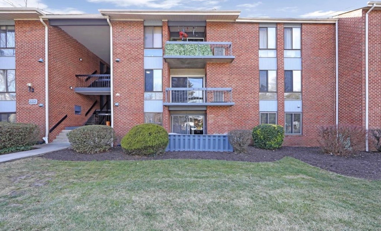 Building Photo - 222 Echelon Rd