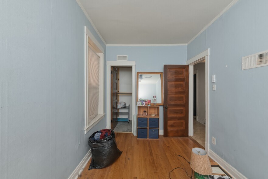 Building Photo - 3712 N Racine Ave