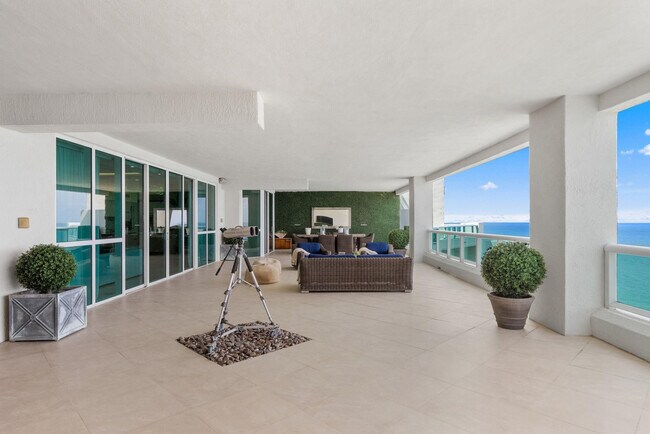 Building Photo - 101 S Fort Lauderdale Beach Blvd