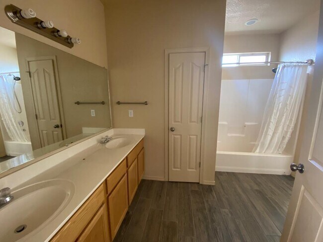 Building Photo - 11884 Auburn Sands Dr