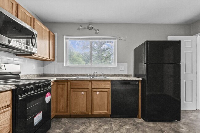 Building Photo - 2615 Flamingo Dr