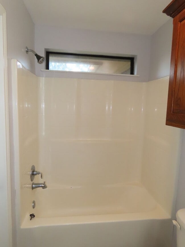 Building Photo - Whitehouse ISD -3 Bedroom, 2 Bath Duplex