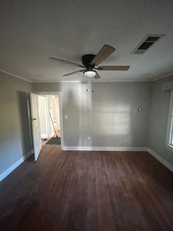 Building Photo - 419 Valley St