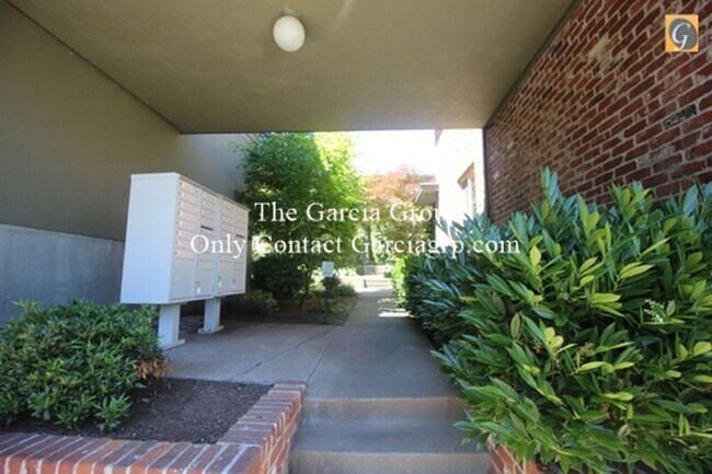 Building Photo - 908 S Gaines St
