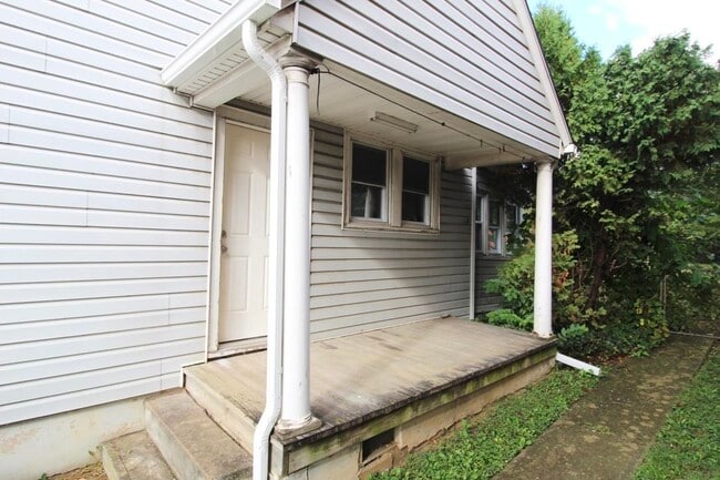 Building Photo - 805 S High St