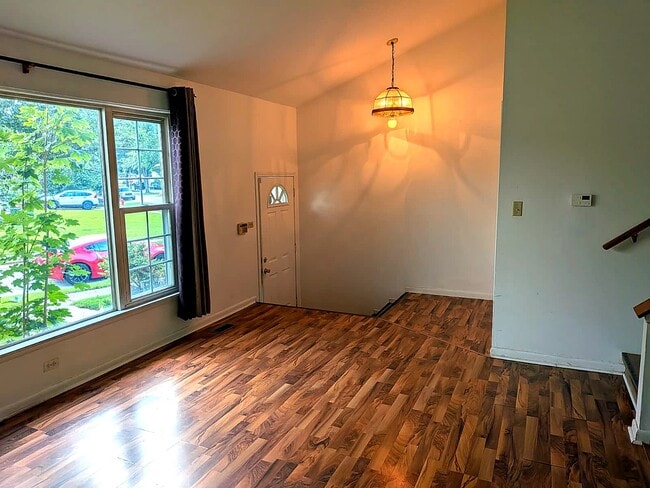 Building Photo - 386 Dover Dr