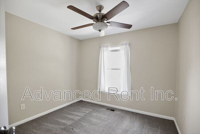 Building Photo - 339 Overlea Pl