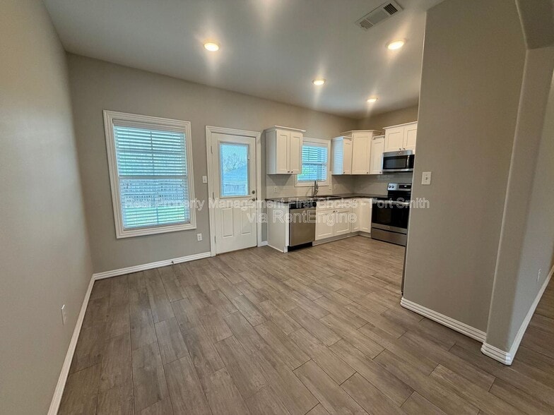 Building Photo - 9919 Landry Dr