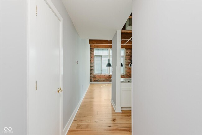 Building Photo - 430 N Park Ave