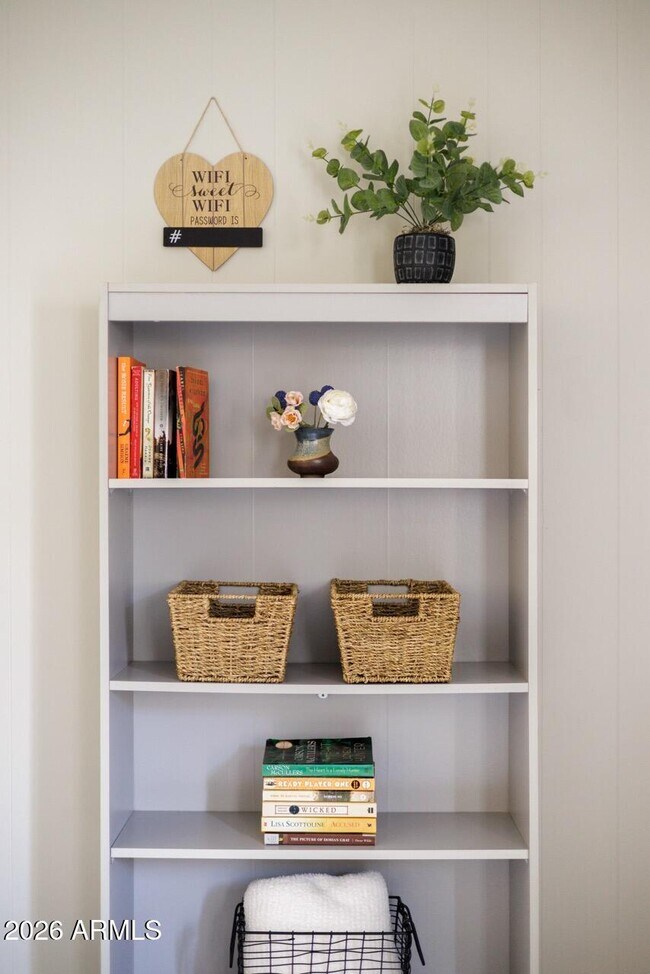 Building Photo - 3011 S Country Club Way