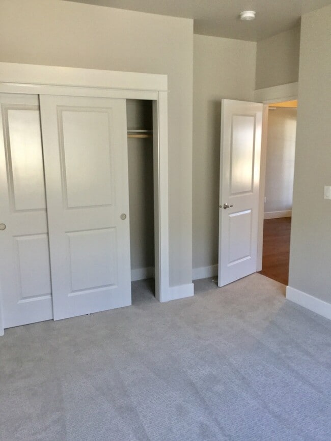 Building Photo - Stunning Newer Build in Stonegate Estates!!