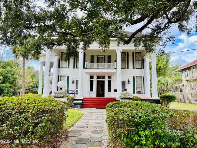 Primary Photo - 1120 Acosta St