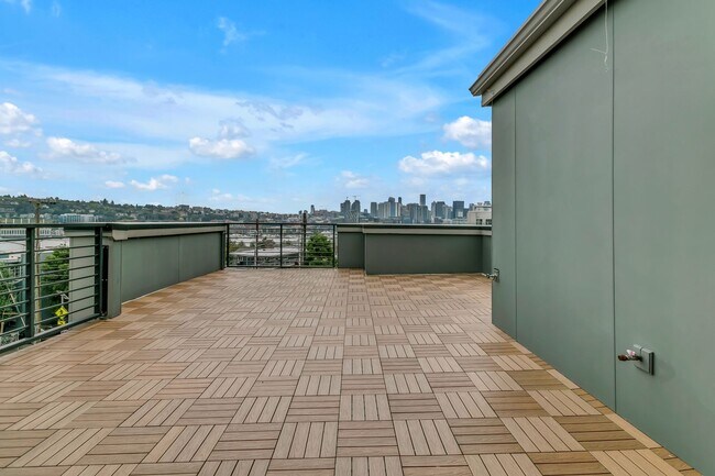 Building Photo - Modern Townhouse with Rooftop Deck & Skyli...