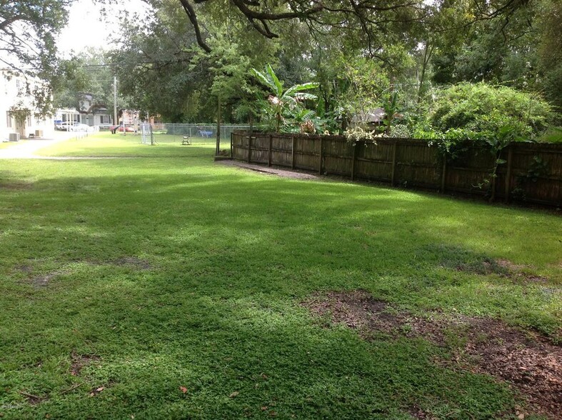 Lush Backyard - 1631 Flagler Ave