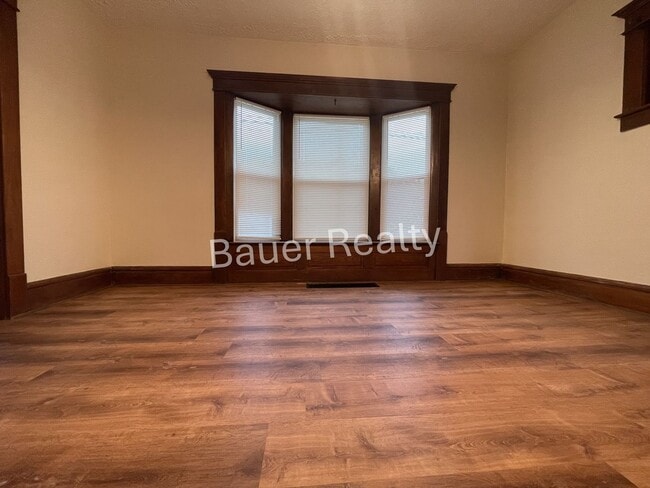 Building Photo - Large Four Bedroom Home