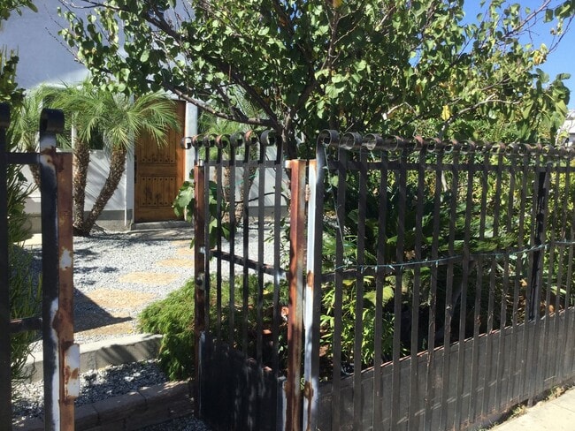 Building Photo - Gorgeous Guest house, with1 Bedroom and 1 Bathroom,  Hawthorne.