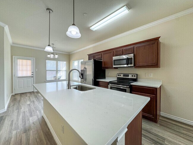 Building Photo - 5500 Dolores!