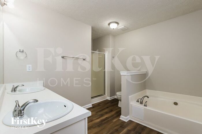 Building Photo - 5835 Shadewater Dr